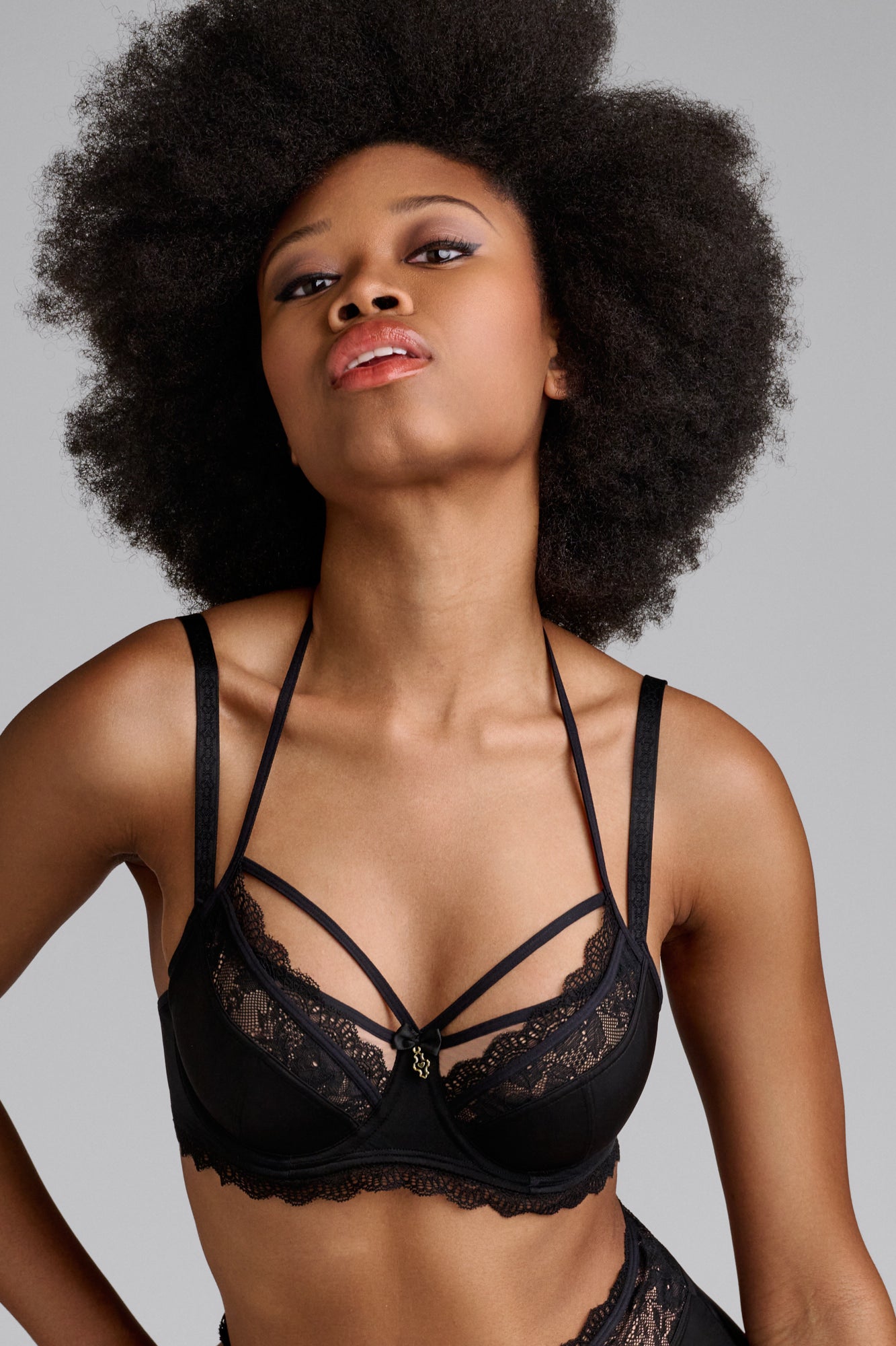 #color_black lace and sand