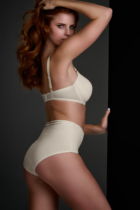 Space odyssey balcony bra pristine