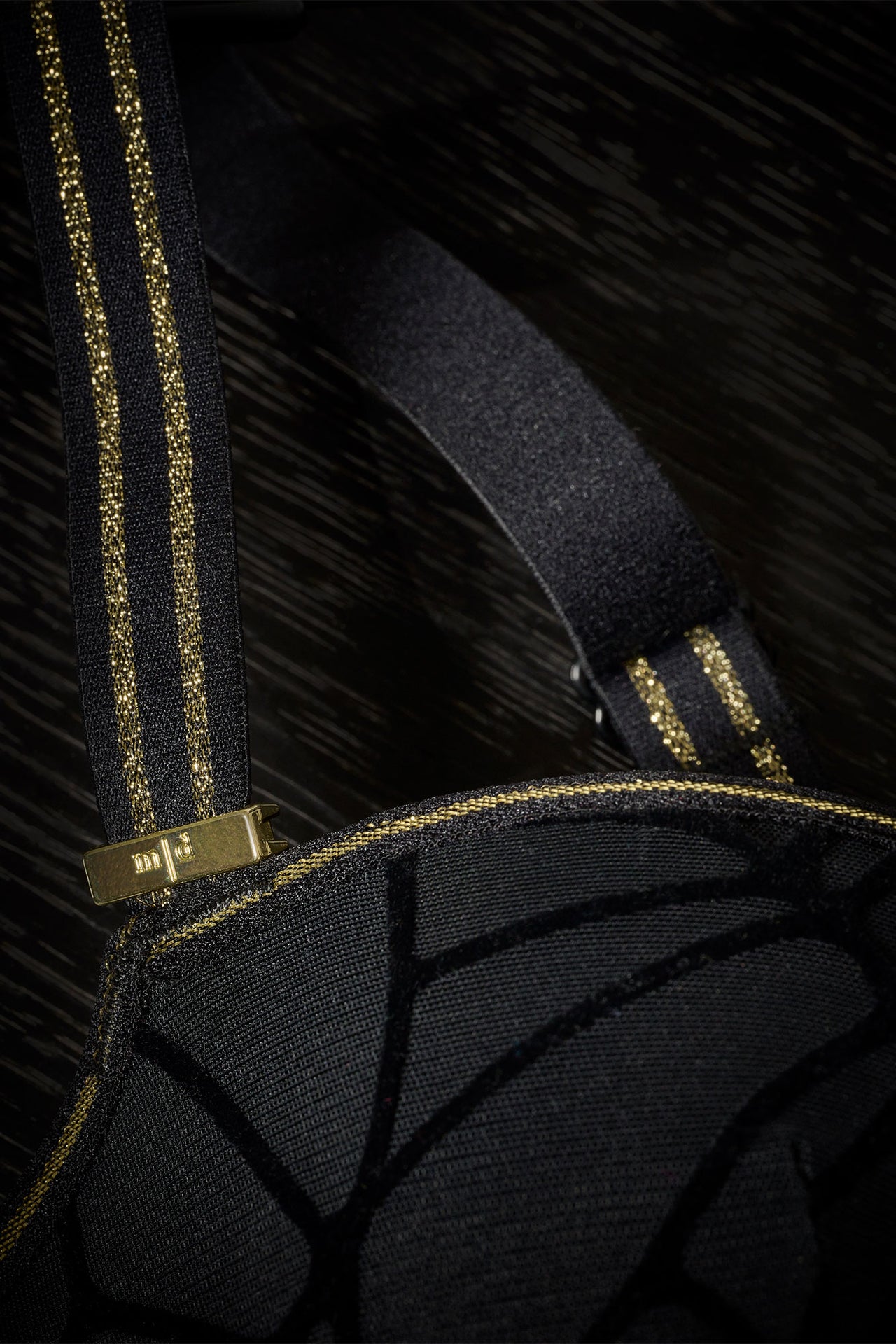 #color_black gold lurex