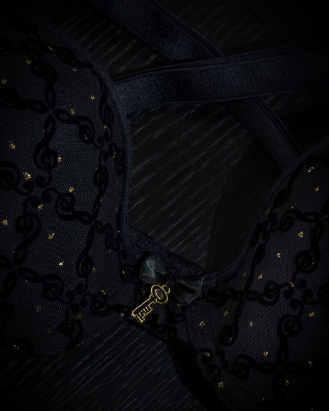 #color_black and gold print