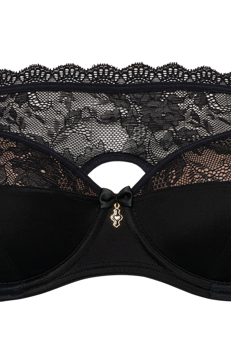 #color_black lace and sand