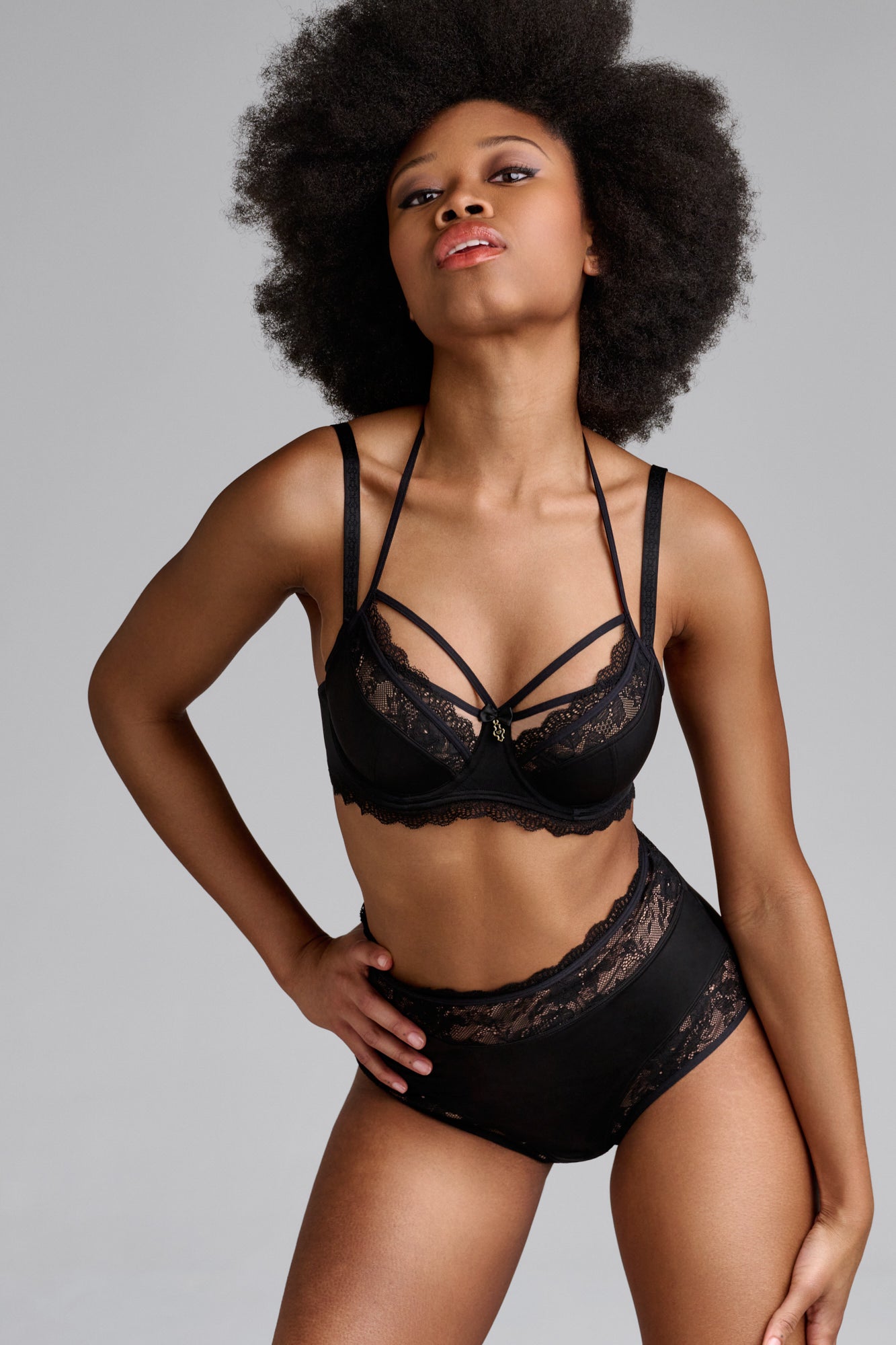 #color_black lace and sand