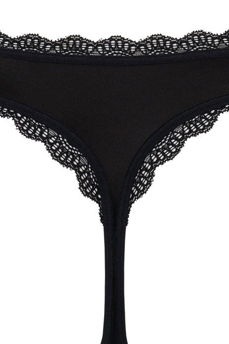 #color_black lace and sand