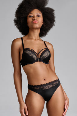#color_black lace and sand