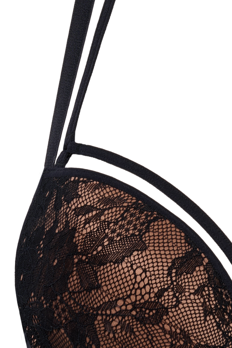 #color_black lace and sand