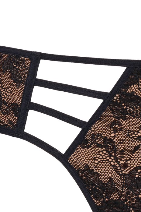 #color_black lace and sand