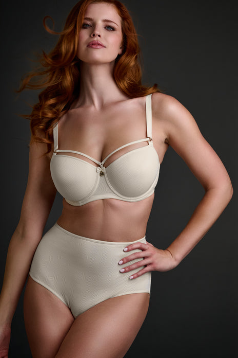 Space odyssey balcony bra pristine