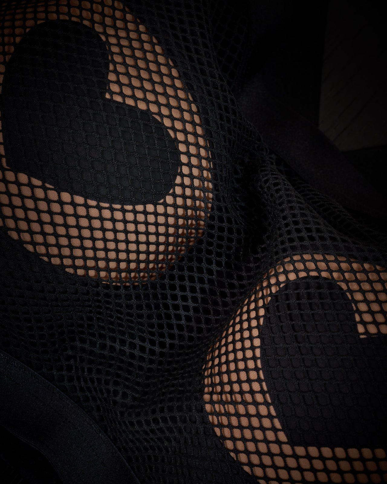 #color_black mesh and sand